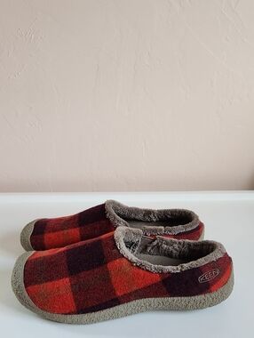 KEEN Red Plaid Howser Slide Slipper Shoe Slip-On Cozy Size 10 EU 40.5